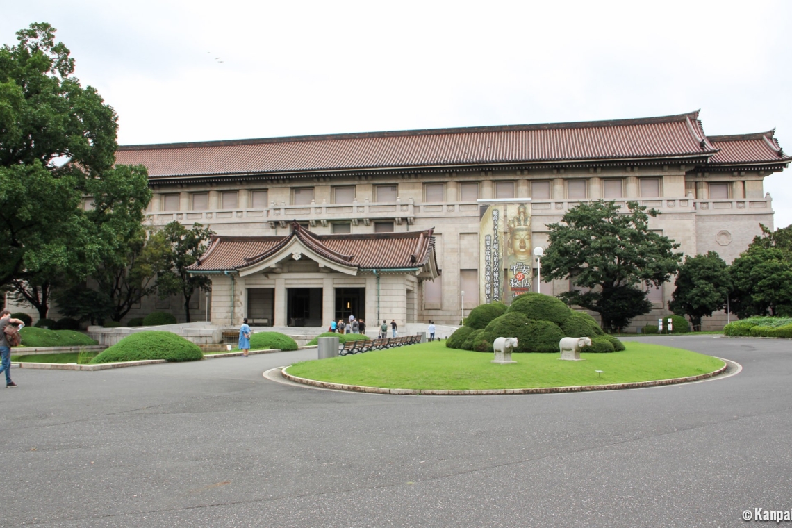 Le Japon virtuel vient d'ouvrir les portes de son premier musée entièrement, le "Kokuhō Digital Museum", consacré à ses trésors nationaux. Cette initiative révolutionnaire permet un accès sans précédent aux œuvres d'art et des artefacts historiques jusqu'alors difficilement accessibles. Les innovations du musée Reconstitutions 3D ultra-précises : Chaque objet est numérisé avec une précision submillimétrique. Visites guidées par IA : Des guides virtuels personnalisés adaptent le parcours aux intérêts de chaque visiteur. Accès mondial : Le musée est accessible en 10 langues, 24h/24 et 7j/7. Une nouvelle ère pour la conservation du patrimoine Ce musée virtuel ouvre de nouvelles perspectives pour la préservation et la diffusion du patrimoine culturel. Il pourrait servir de modèle pour d'autres pays cherchant à rendre leur patrimoine culturel plus accessible au niveau mondial. Mots-clés SEO : Kokuhō Digital Museum, musée virtuel japonais, trésors nationaux, patrimoine culturel numérique, conservation numérique, accessibilité culturelle. 